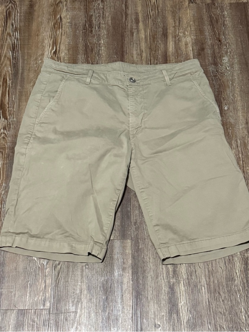 AG Adriano Goldsmied The Griffin Tailored Short Men's 34R High Rise in Khaki Was